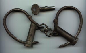 [ alte Handschelle - old Handcuffs ]