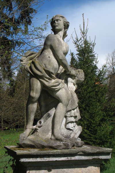 statue